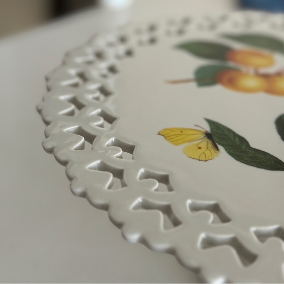 Chantilly Cake Stand - Picture 3 of 10